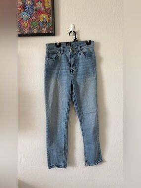 BDG URBAN OUTFITTERS GIRLFRIEND HIGH RISE JEANS 27 LIGHT WASH RELAXED STRAIGHT